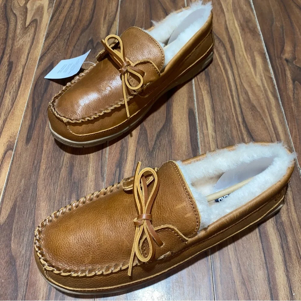 New Lands End Men's Brown Leather Moccasin Slippers - Picture 2 of 8